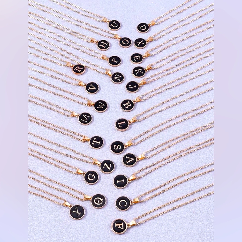 Nwt Womens Initial Charm necklace